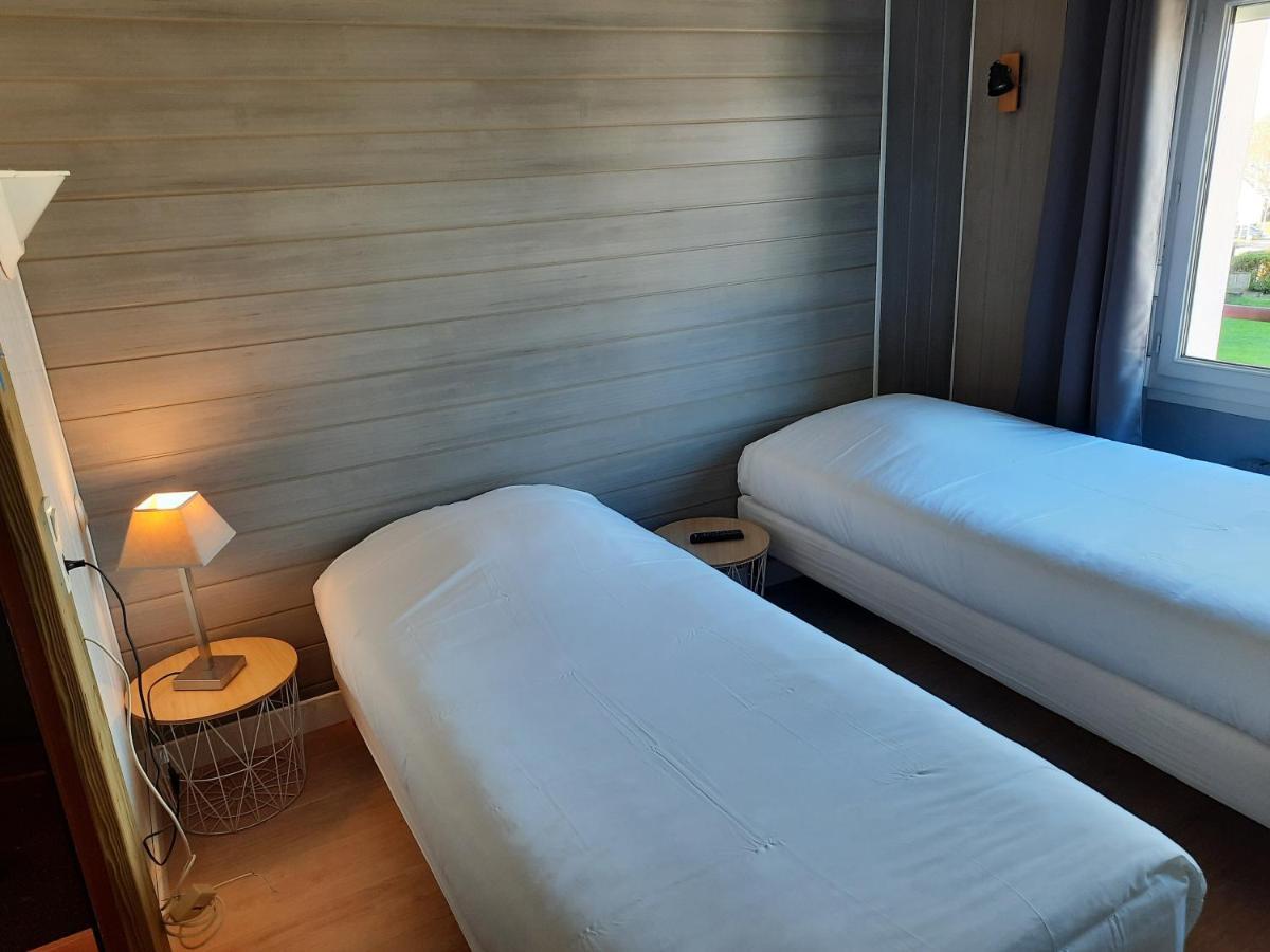 Hotel Des Iles Theix Luaran gambar